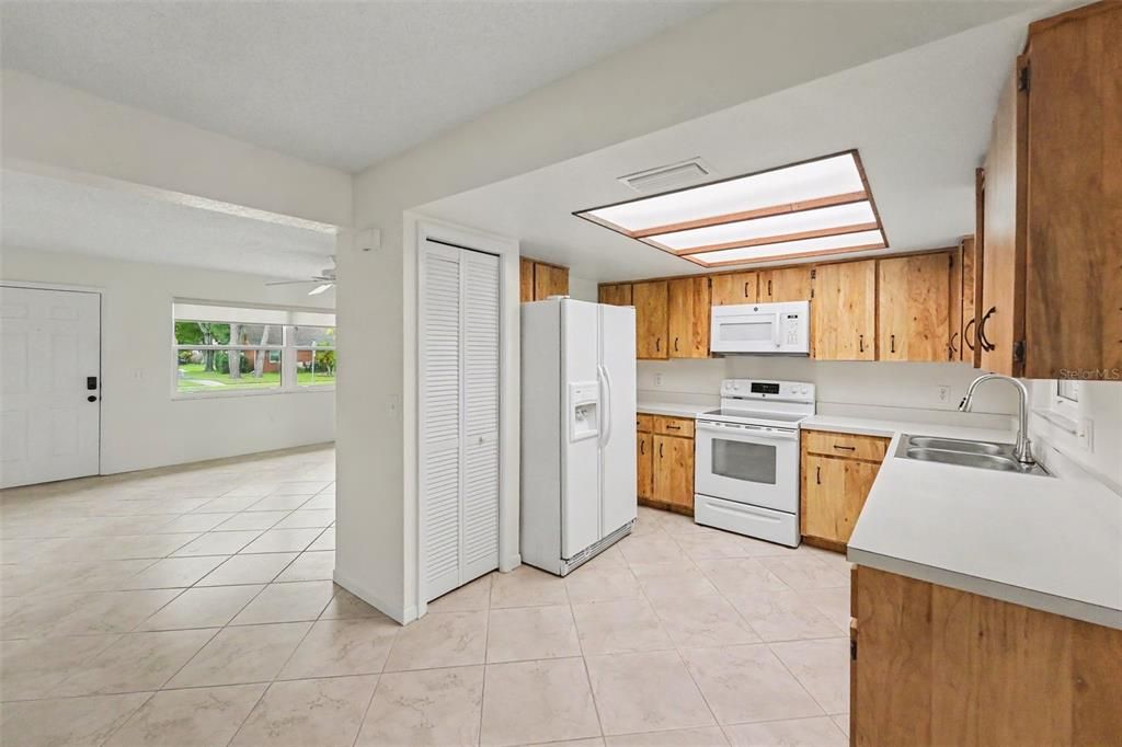 En Venta: $349,000 (3 camas, 2 baños, 1368 Pies cuadrados)