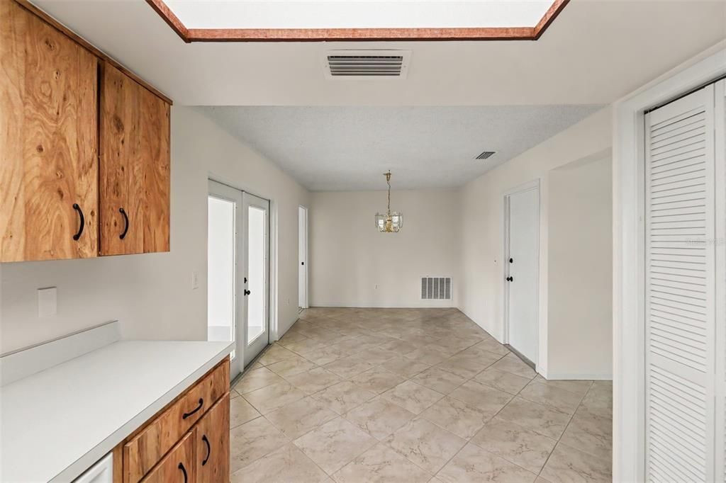 En Venta: $349,000 (3 camas, 2 baños, 1368 Pies cuadrados)