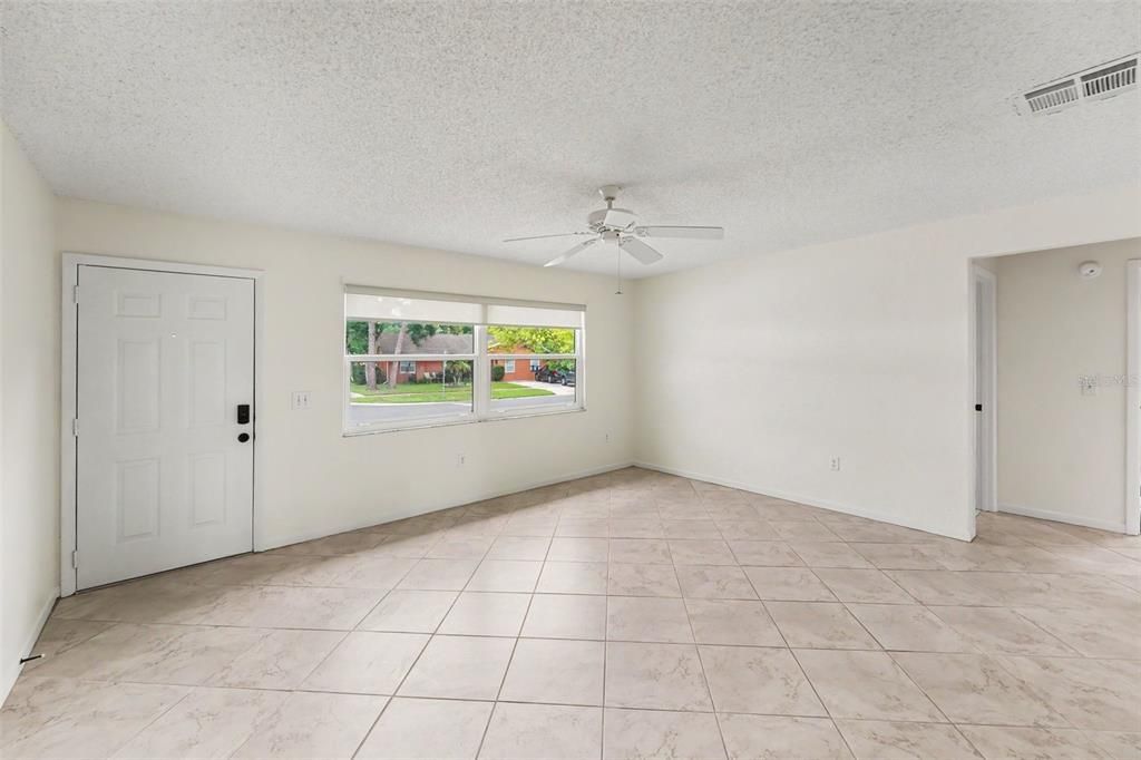 En Venta: $349,000 (3 camas, 2 baños, 1368 Pies cuadrados)
