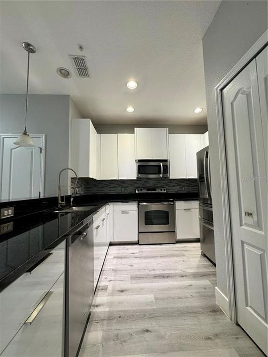 For Sale: $359,900 (3 beds, 2 baths, 1534 Square Feet)