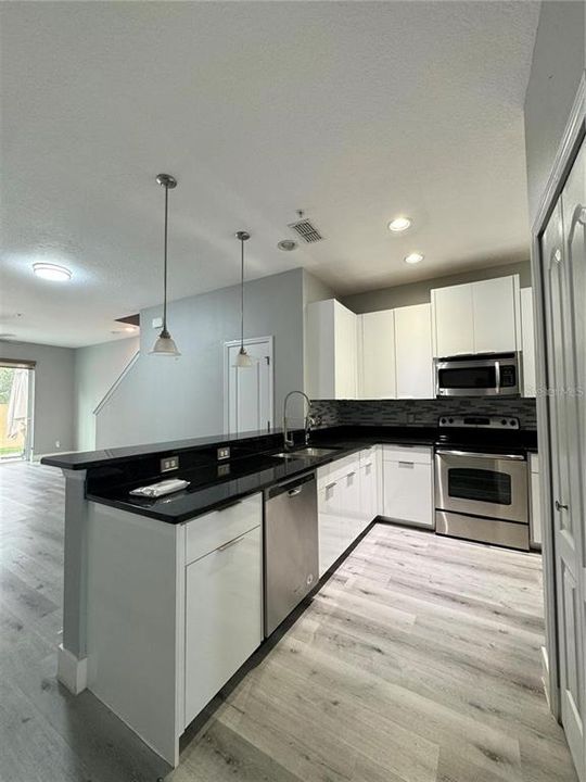 For Sale: $359,900 (3 beds, 2 baths, 1534 Square Feet)