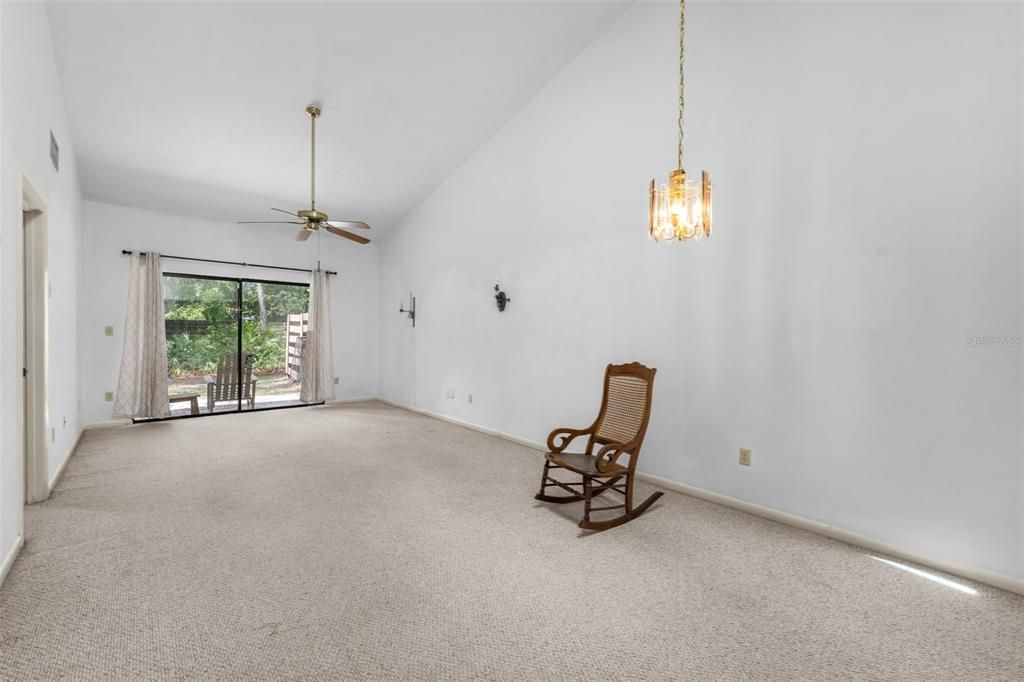 For Sale: $168,500 (2 beds, 2 baths, 1068 Square Feet)