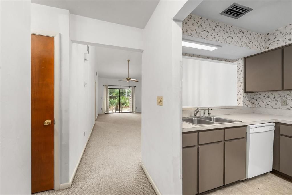 For Sale: $168,500 (2 beds, 2 baths, 1068 Square Feet)