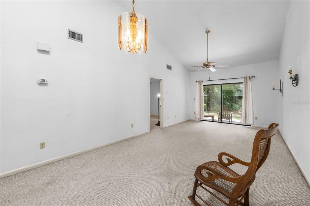 For Sale: $168,500 (2 beds, 2 baths, 1068 Square Feet)