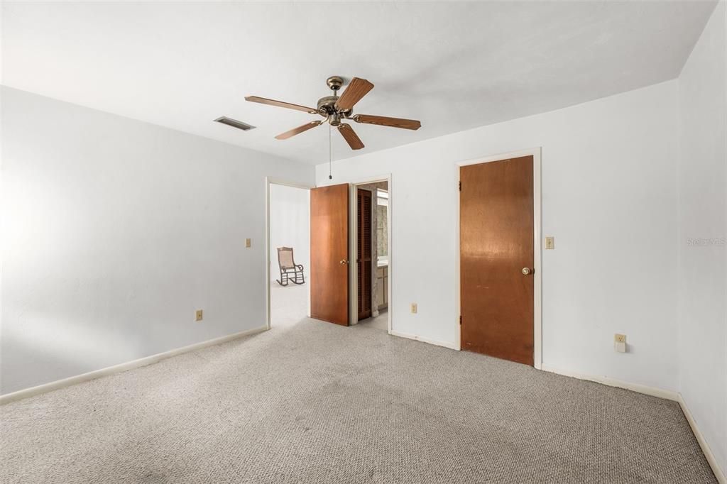 For Sale: $168,500 (2 beds, 2 baths, 1068 Square Feet)