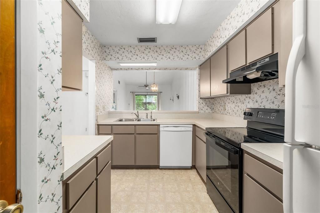 For Sale: $168,500 (2 beds, 2 baths, 1068 Square Feet)