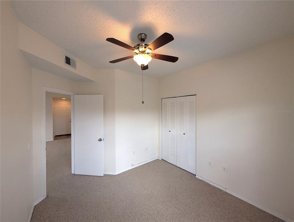 Active With Contract: $1,385 (2 beds, 1 baths, 838 Square Feet)