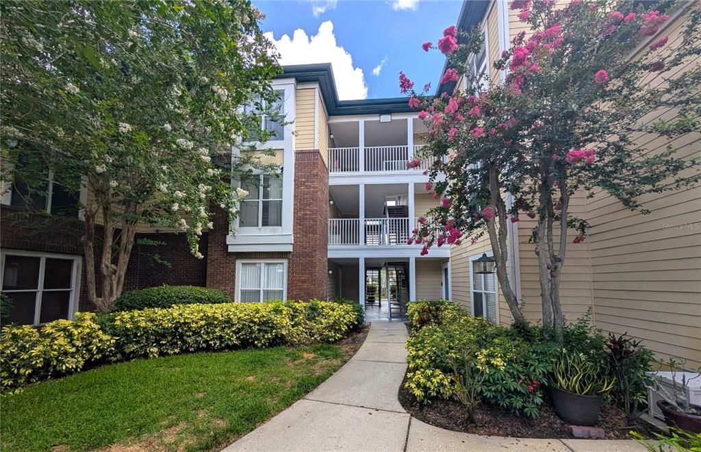 Active With Contract: $1,385 (2 beds, 1 baths, 838 Square Feet)