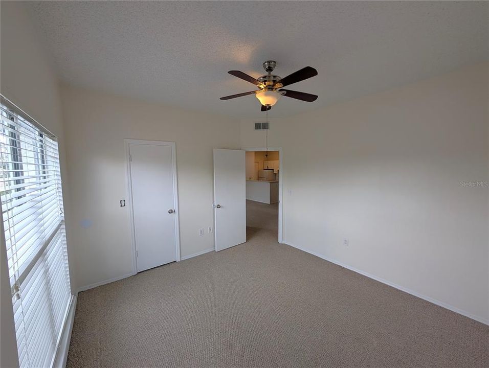 Active With Contract: $1,385 (2 beds, 1 baths, 838 Square Feet)