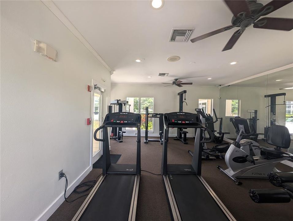 Active With Contract: $1,385 (2 beds, 1 baths, 838 Square Feet)