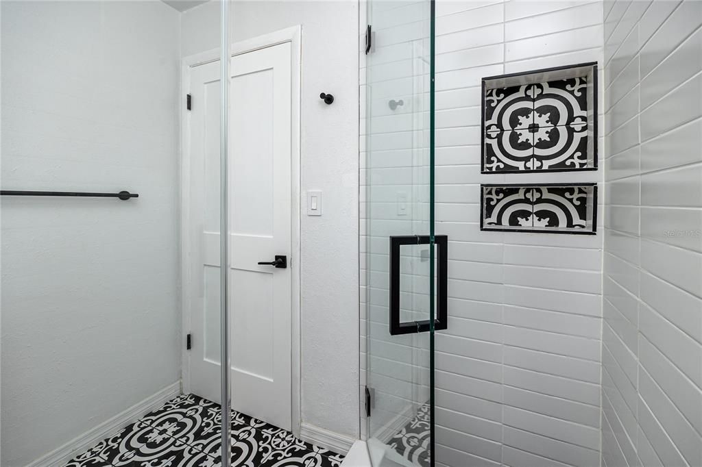 For Sale: $599,000 (3 beds, 2 baths, 1301 Square Feet)