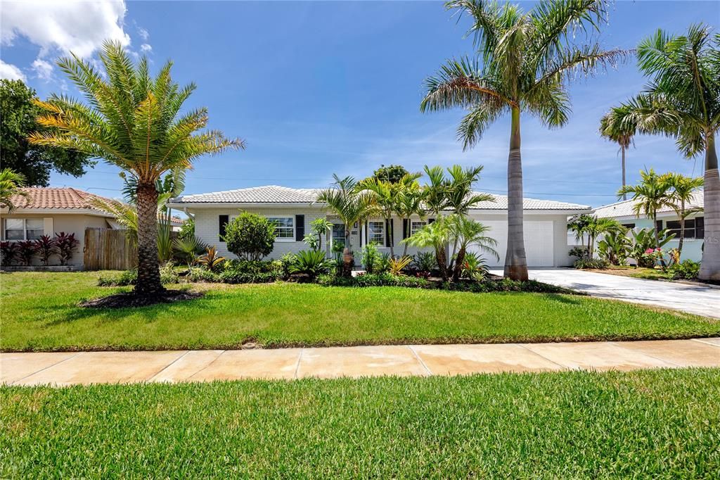 For Sale: $599,000 (3 beds, 2 baths, 1301 Square Feet)