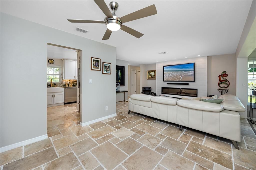 For Sale: $599,000 (3 beds, 2 baths, 1301 Square Feet)