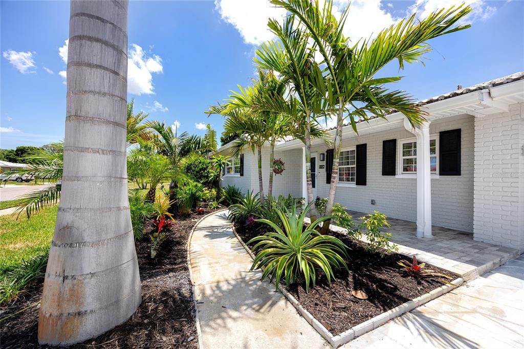 For Sale: $599,000 (3 beds, 2 baths, 1301 Square Feet)