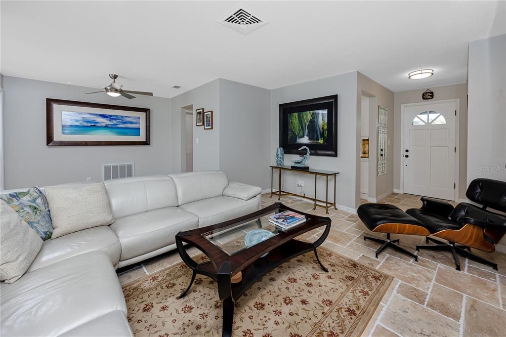 For Sale: $599,000 (3 beds, 2 baths, 1301 Square Feet)