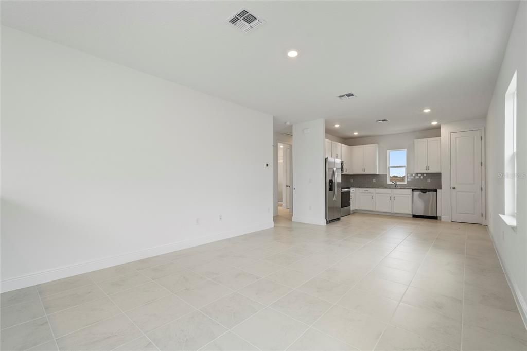 For Rent: $1,800 (1 beds, 1 baths, 825 Square Feet)