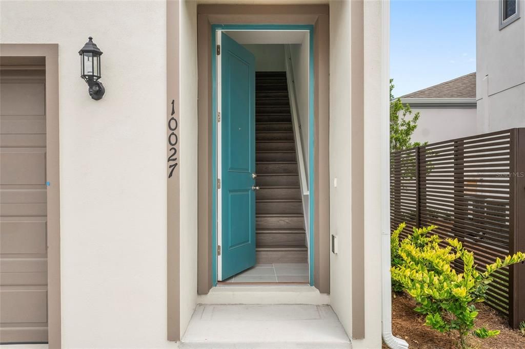 For Rent: $1,800 (1 beds, 1 baths, 825 Square Feet)