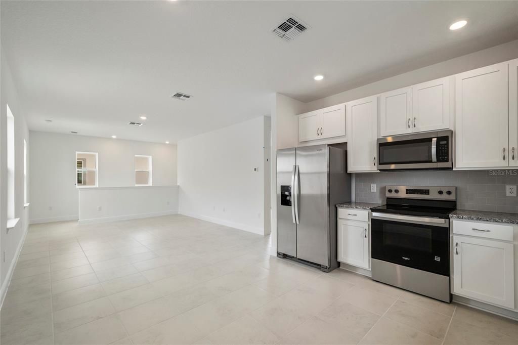 For Rent: $1,800 (1 beds, 1 baths, 825 Square Feet)