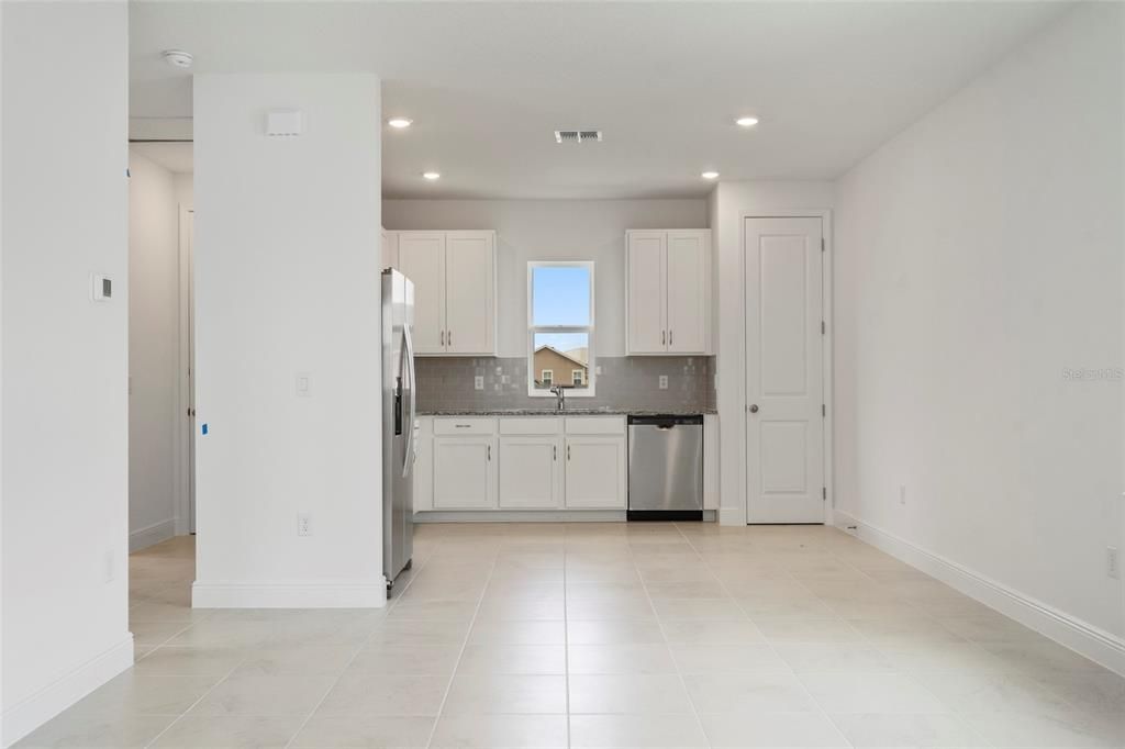 For Rent: $1,800 (1 beds, 1 baths, 825 Square Feet)
