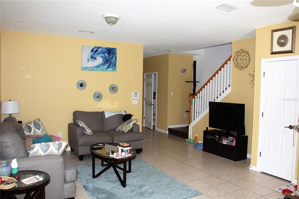 For Rent: $2,000 (3 beds, 2 baths, 1388 Square Feet)