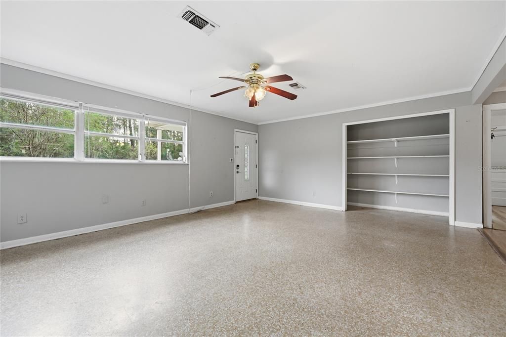 For Sale: $250,000 (3 beds, 2 baths, 1352 Square Feet)