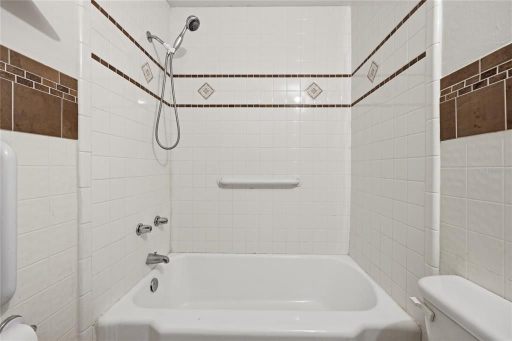 For Sale: $250,000 (3 beds, 2 baths, 1352 Square Feet)