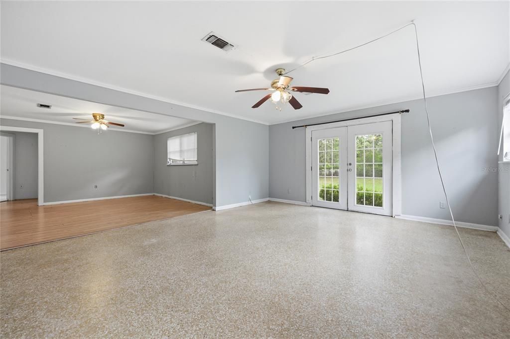 For Sale: $250,000 (3 beds, 2 baths, 1352 Square Feet)