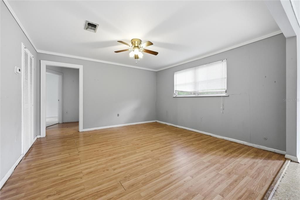 For Sale: $250,000 (3 beds, 2 baths, 1352 Square Feet)