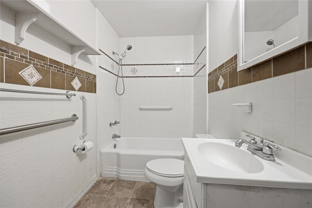 For Sale: $250,000 (3 beds, 2 baths, 1352 Square Feet)