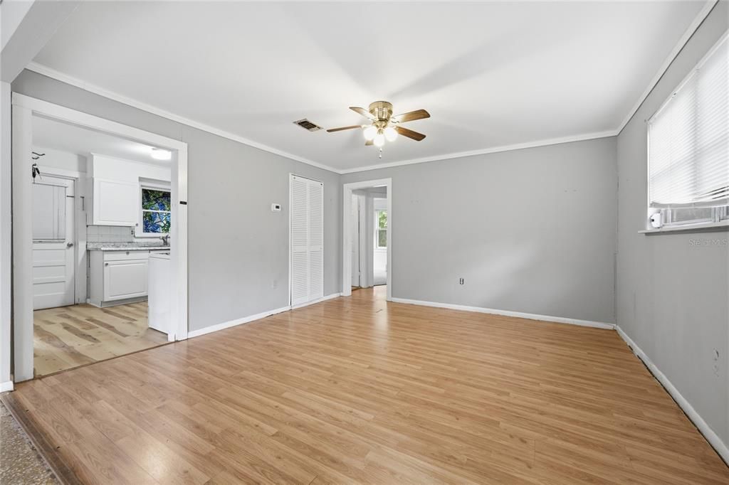 For Sale: $250,000 (3 beds, 2 baths, 1352 Square Feet)