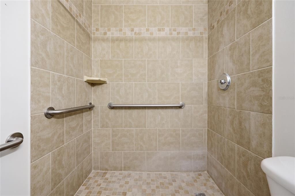 For Sale: $250,000 (3 beds, 2 baths, 1352 Square Feet)