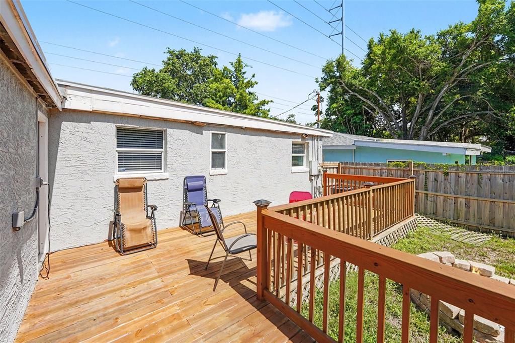 For Sale: $325,000 (3 beds, 2 baths, 997 Square Feet)