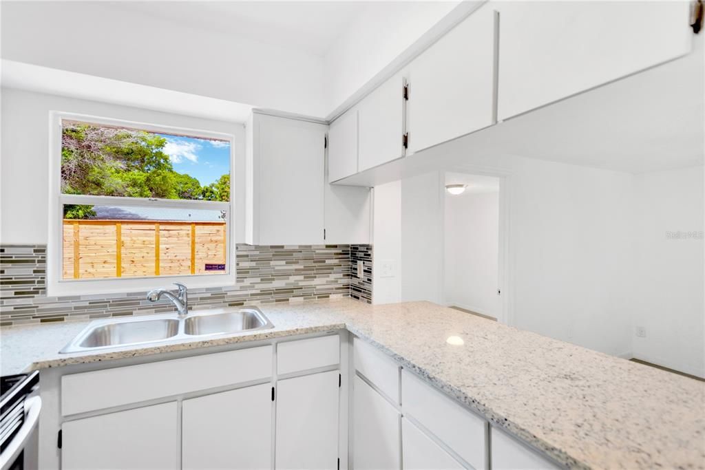 For Sale: $325,000 (3 beds, 2 baths, 997 Square Feet)