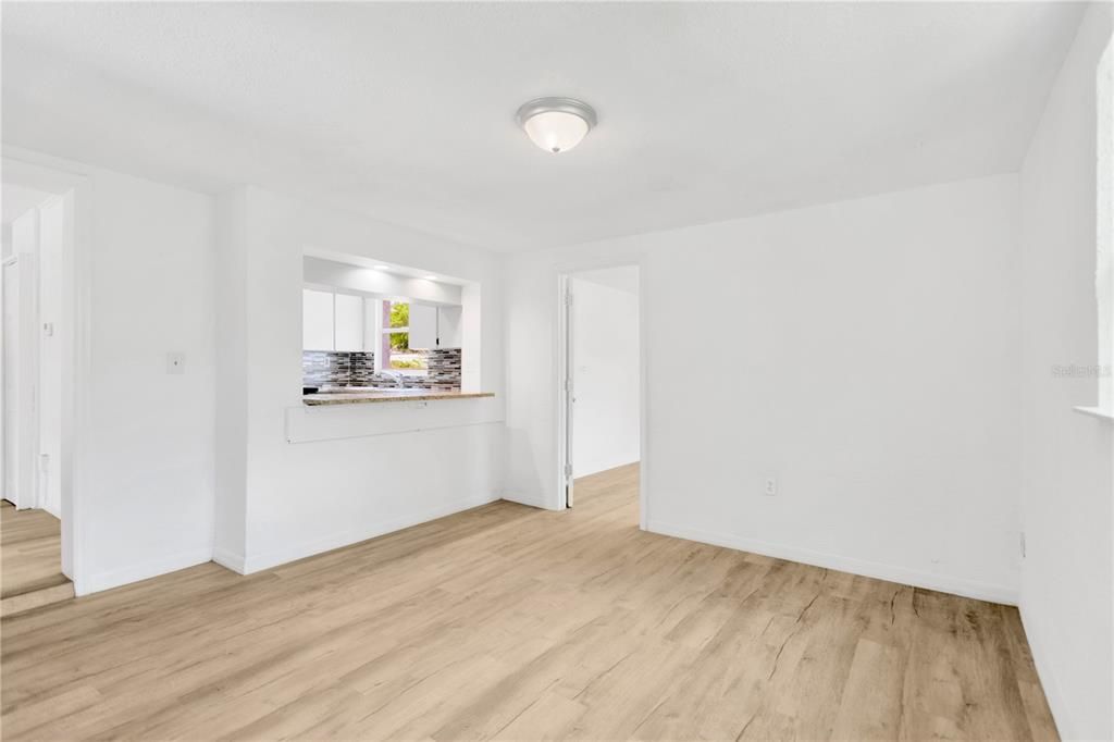 For Sale: $325,000 (3 beds, 2 baths, 997 Square Feet)
