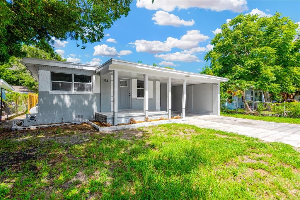 For Sale: $325,000 (3 beds, 2 baths, 997 Square Feet)