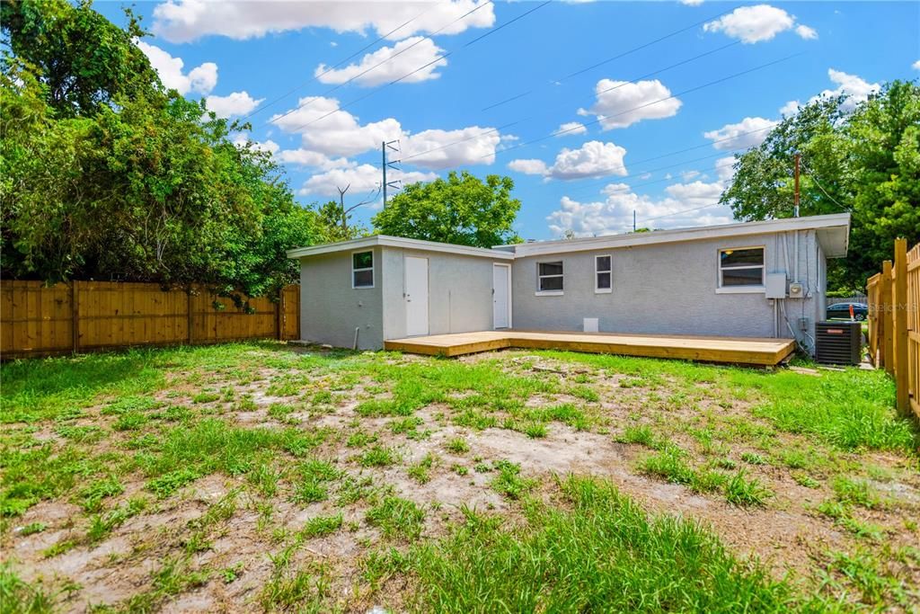 For Sale: $325,000 (3 beds, 2 baths, 997 Square Feet)