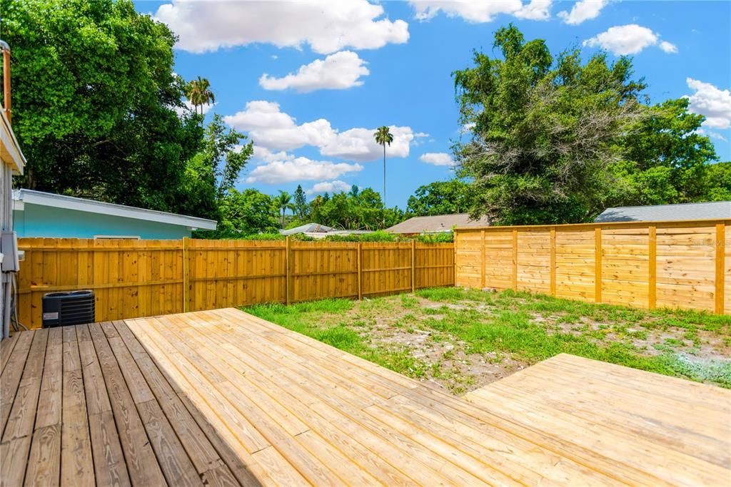 For Sale: $325,000 (3 beds, 2 baths, 997 Square Feet)