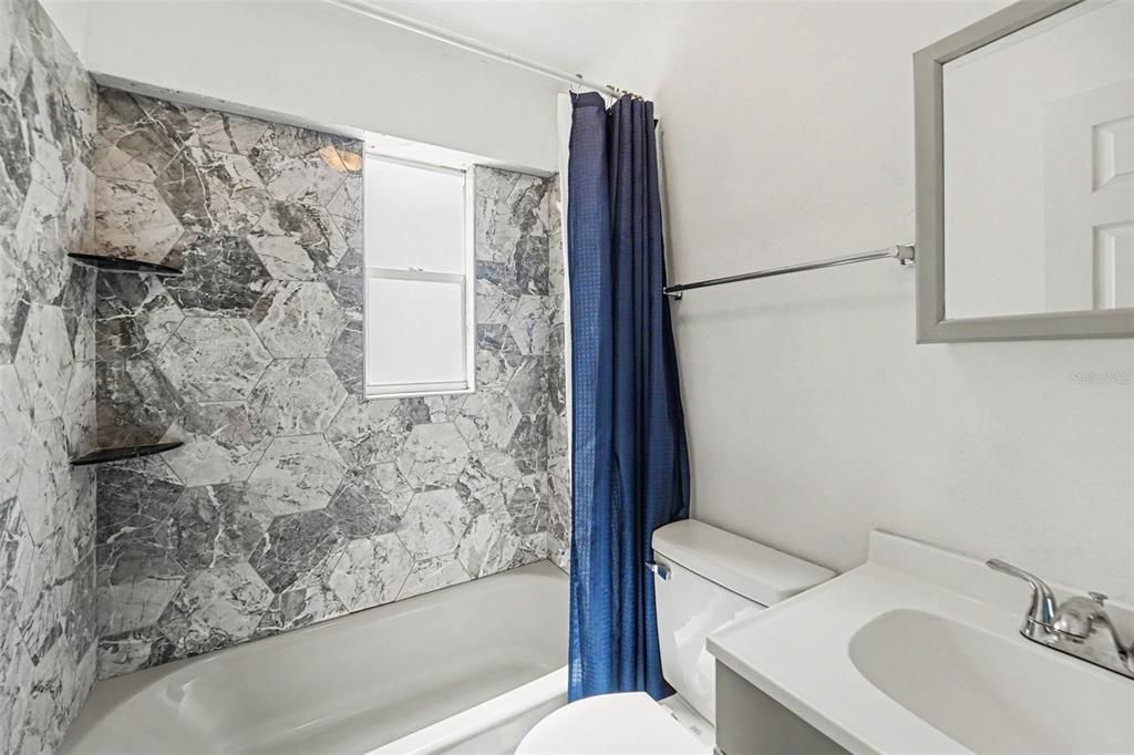 For Sale: $325,000 (3 beds, 2 baths, 997 Square Feet)