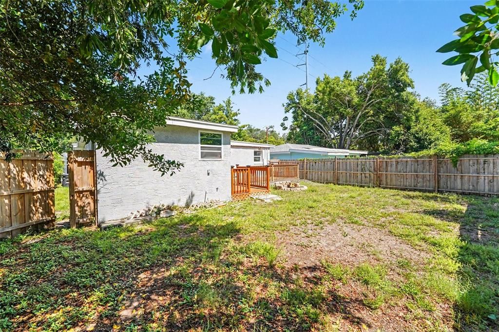 For Sale: $325,000 (3 beds, 2 baths, 997 Square Feet)