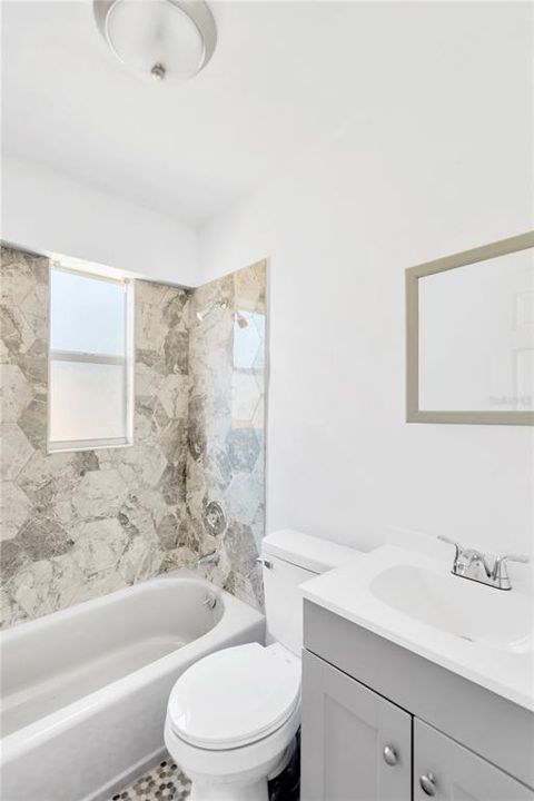 For Sale: $325,000 (3 beds, 2 baths, 997 Square Feet)