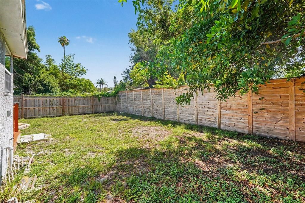 For Sale: $325,000 (3 beds, 2 baths, 997 Square Feet)