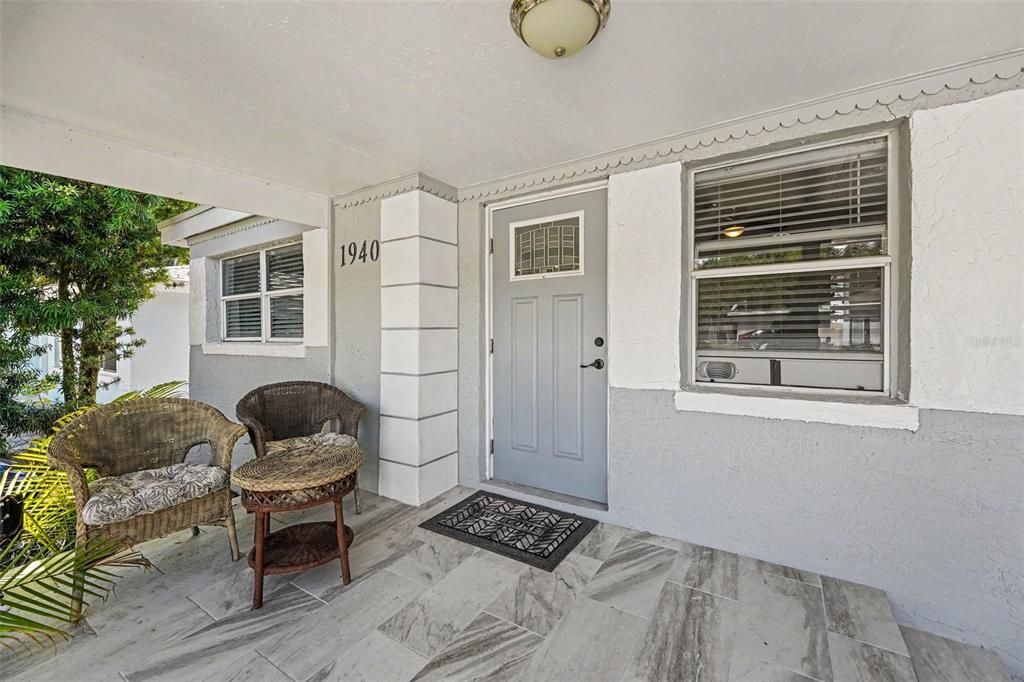 For Sale: $325,000 (3 beds, 2 baths, 997 Square Feet)