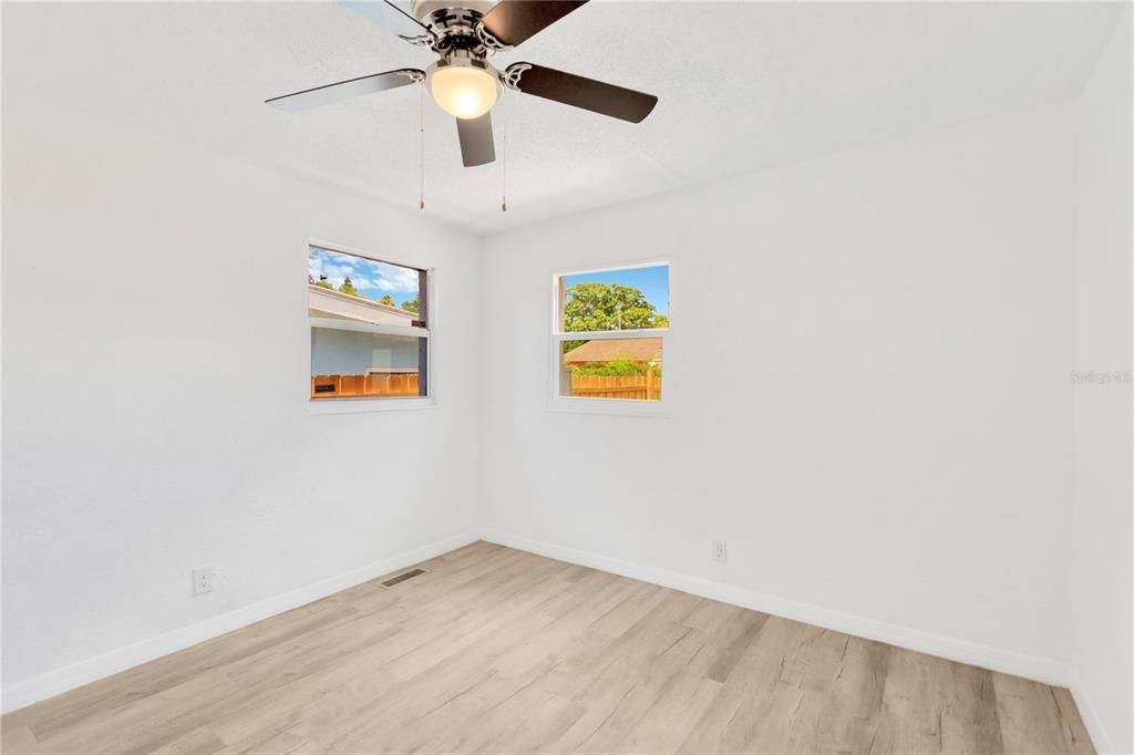 For Sale: $325,000 (3 beds, 2 baths, 997 Square Feet)