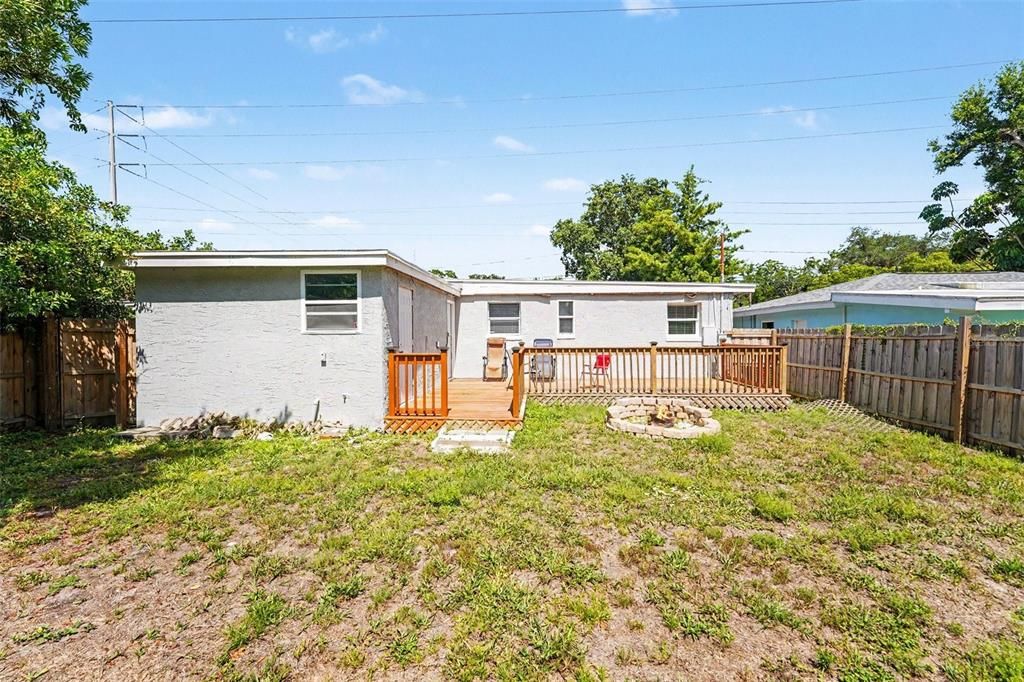 For Sale: $325,000 (3 beds, 2 baths, 997 Square Feet)
