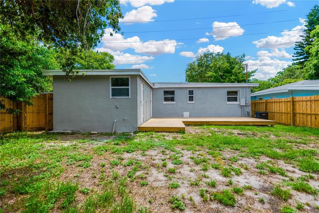 For Sale: $325,000 (3 beds, 2 baths, 997 Square Feet)
