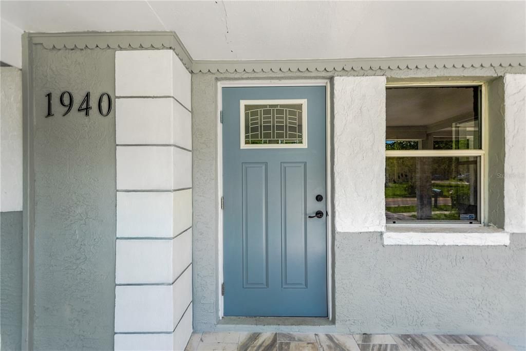 For Sale: $325,000 (3 beds, 2 baths, 997 Square Feet)
