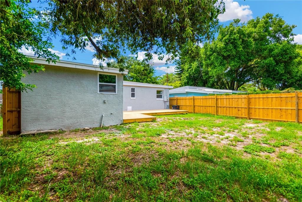 For Sale: $325,000 (3 beds, 2 baths, 997 Square Feet)