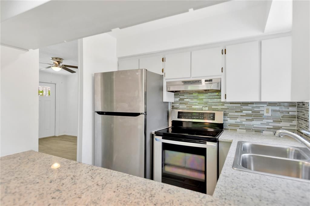 For Sale: $325,000 (3 beds, 2 baths, 997 Square Feet)