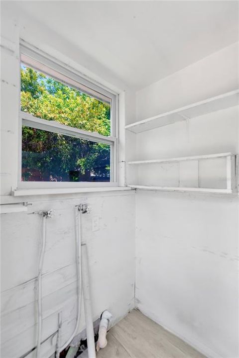 For Sale: $325,000 (3 beds, 2 baths, 997 Square Feet)