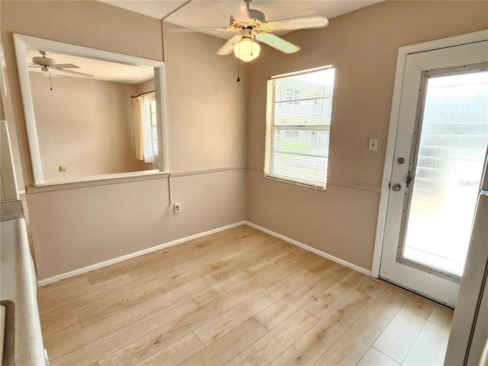 For Rent: $1,900 (2 beds, 1 baths, 716 Square Feet)